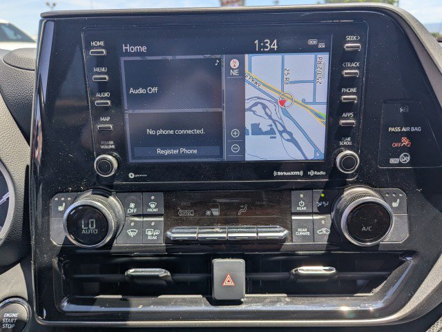 Used 2022 Toyota Highlander XLE AWD/4WD image 18