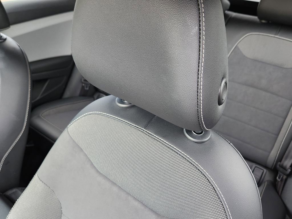 Used 2022 Volkswagen Taos SE image 5