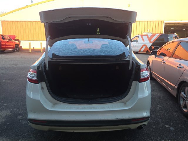Used 2014 Ford Fusion SE w/ Equipment Group 202A FWD image 10
