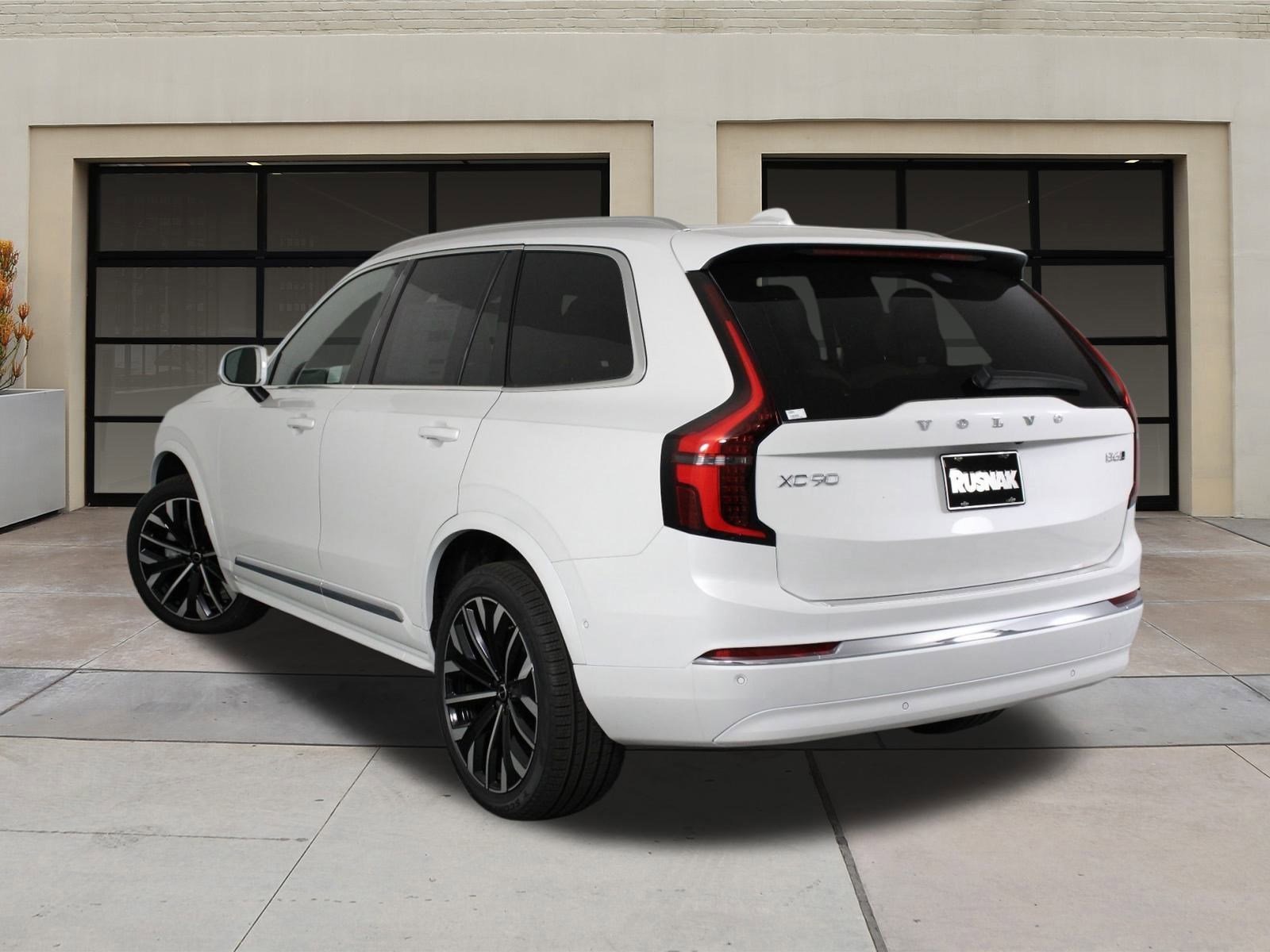 New 2026 Volvo XC90 B6 Plus w/ Protection Package image 3