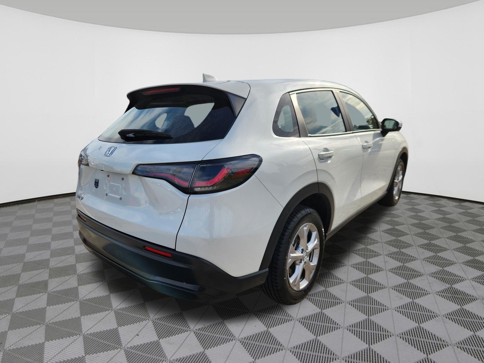 Certified 2024 Honda HR-V LX image 4
