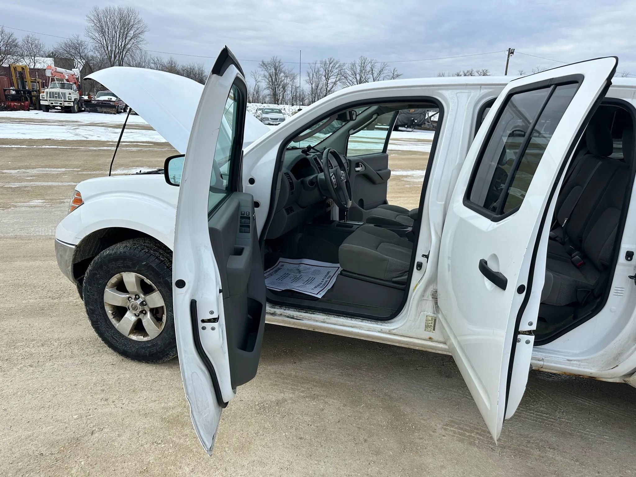 Used 2011 Nissan Frontier SV w/ SV Premium Utility Pkg image 10