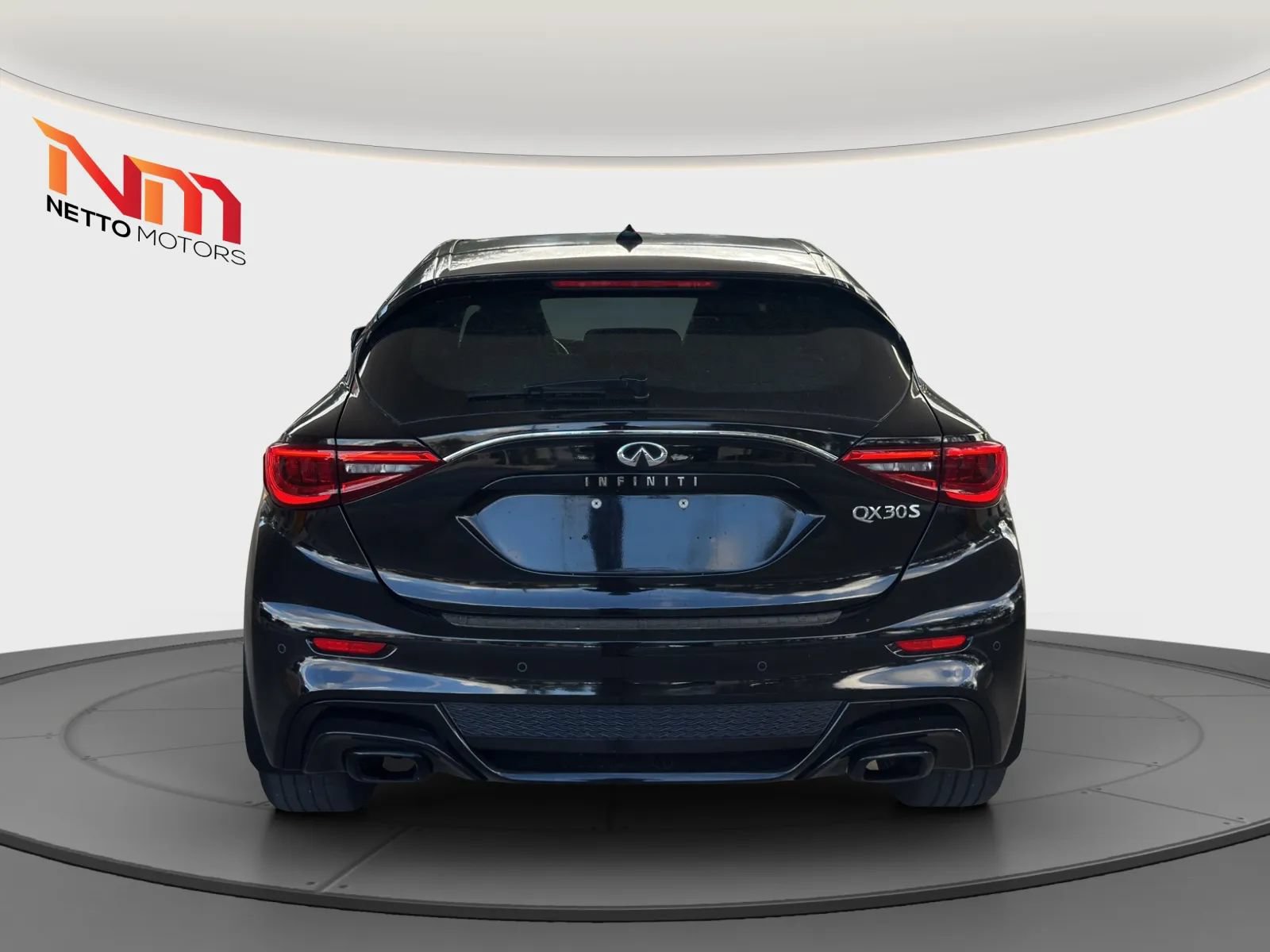 Used 2017 INFINITI QX30 Sport w/ Sport Leather Package FWD image 4
