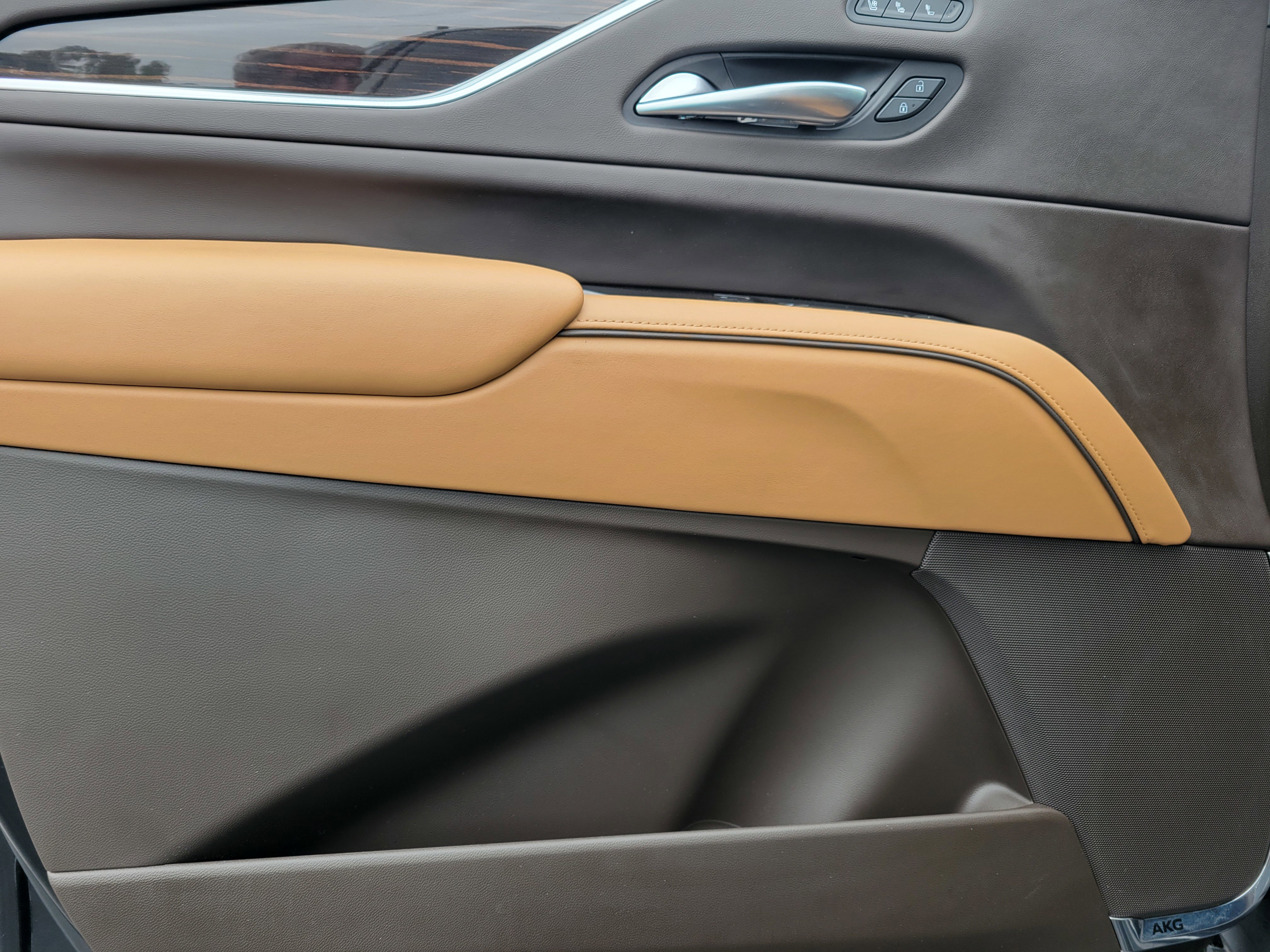 Certified 2023 Cadillac Escalade Premium Luxury AWD/4WD image 28