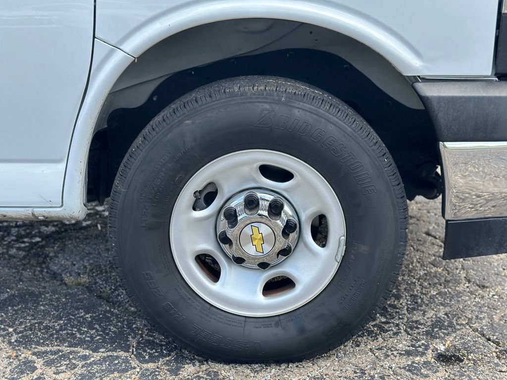 Used 2025 Chevrolet Express 3500 LT w/ LT Preferred Equipment Group RWD image 26