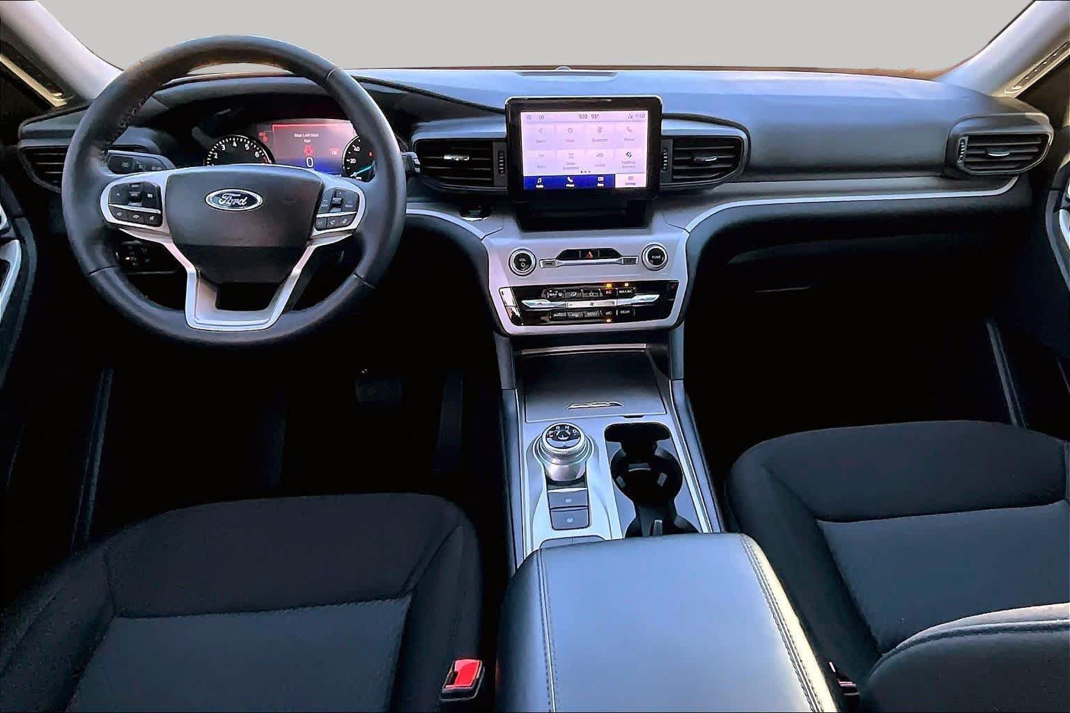 Certified 2023 Ford Explorer XLT RWD image 16