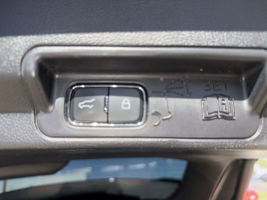 Used 2022 Ford Explorer Platinum w/ Equipment Group 601A image 10