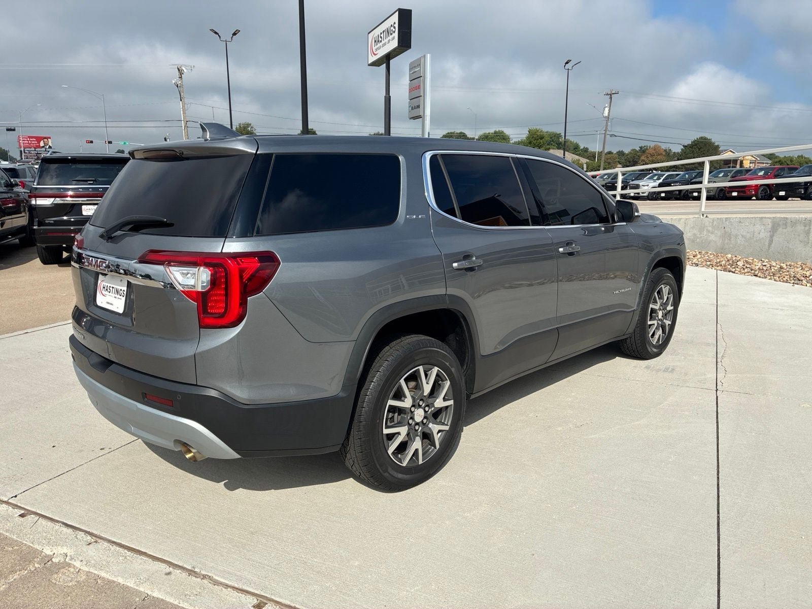 Used 2021 GMC Acadia SLE FWD image 6