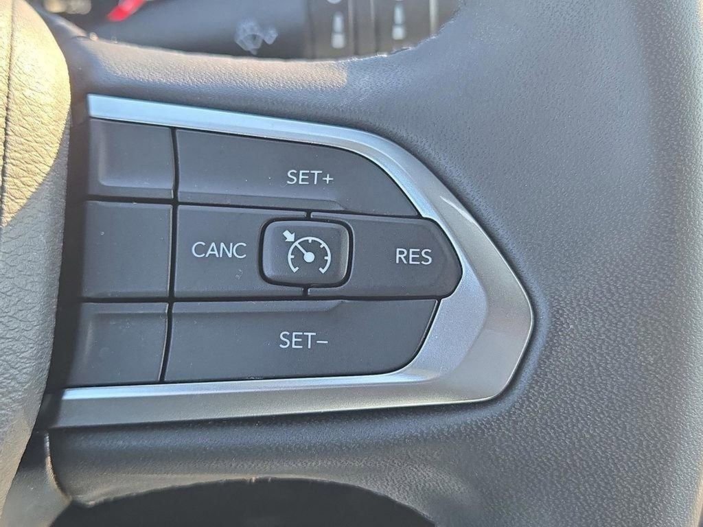 Used 2024 Jeep Compass Latitude image 30