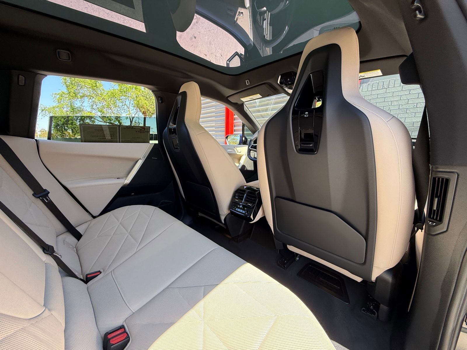 Used 2024 BMW iX xDrive50 w/ Premium Package image 14