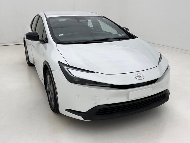 Used 2024 Toyota Prius LE AWD/4WD image 3