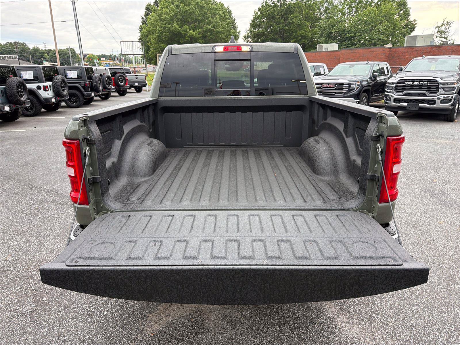 Used 2026 RAM 1500 Laramie AWD/4WD image 16