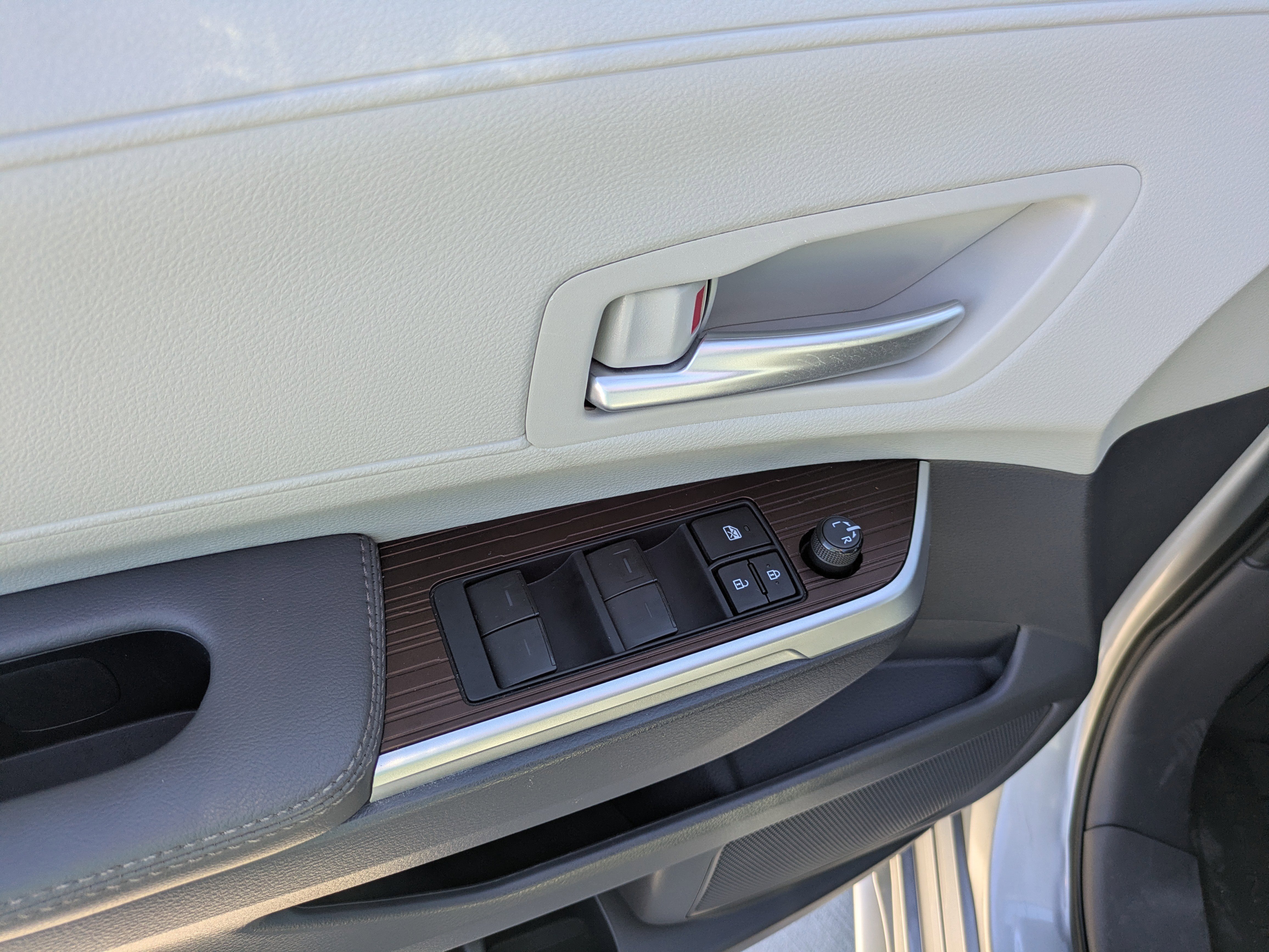 Certified 2023 Toyota Sienna XLE image 13