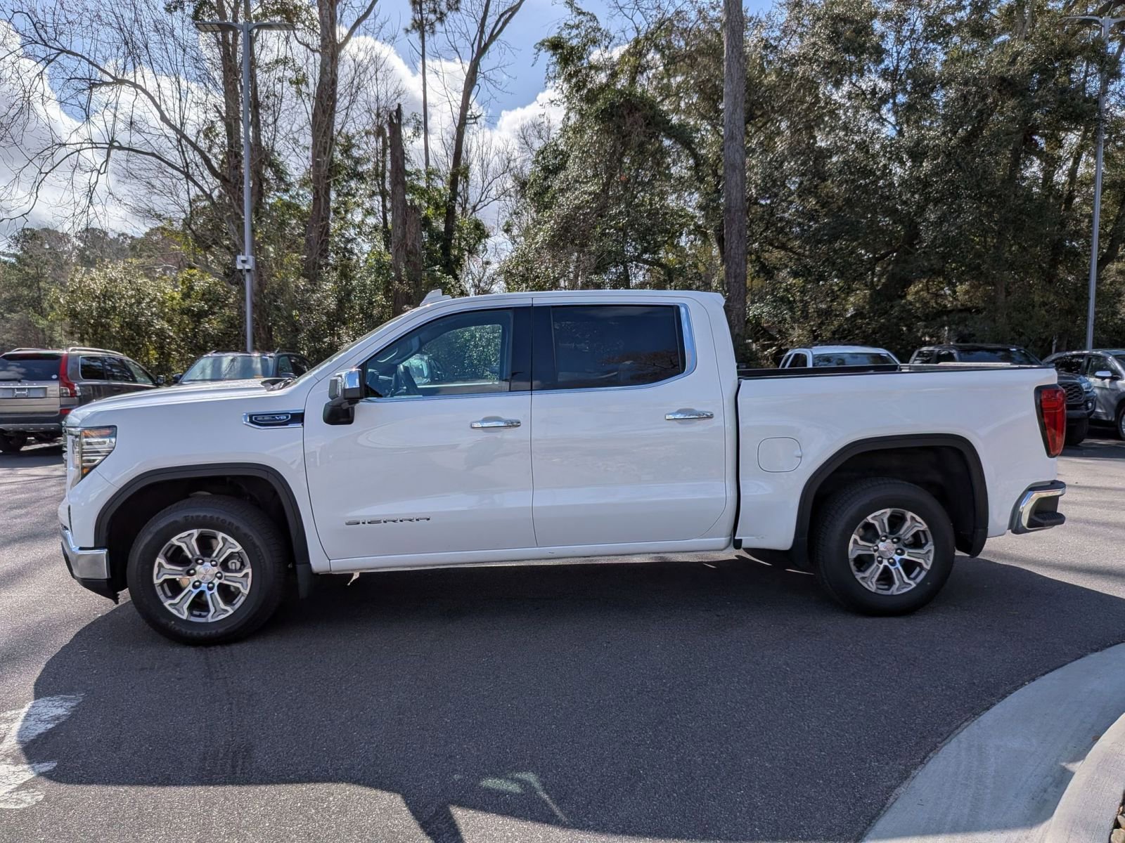 Used 2025 GMC Sierra 1500 SLT image 6