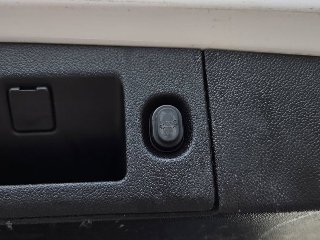 Used 2018 Cadillac Escalade Platinum AWD/4WD image 27