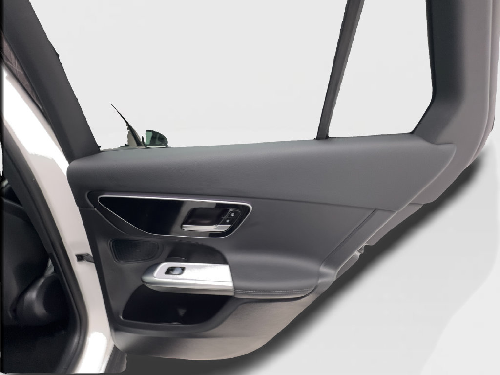 Used 2025 Mercedes-Benz GLC 300 image 30