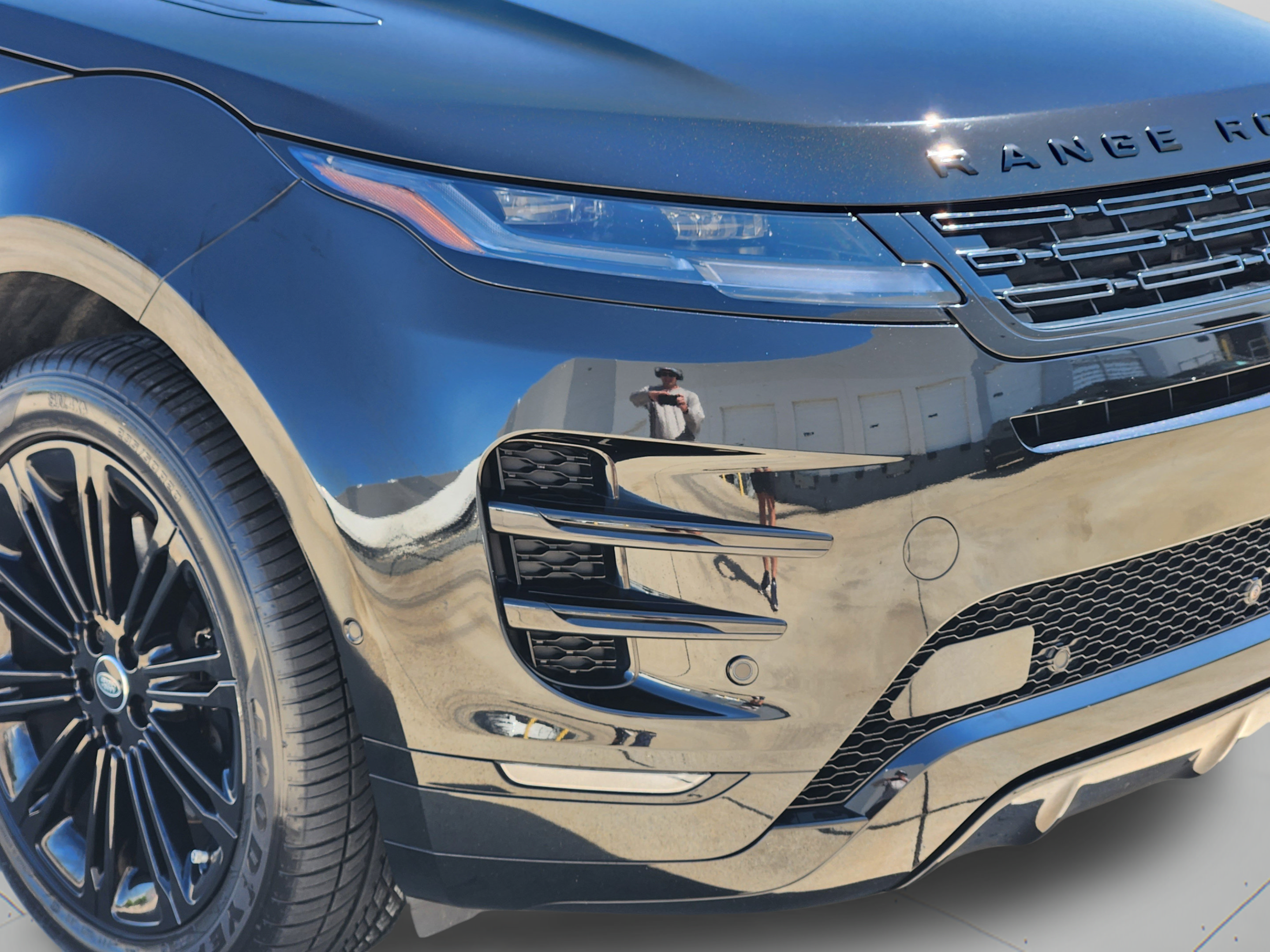Certified 2026 Land Rover Range Rover Evoque Dynamic SE AWD/4WD image 30