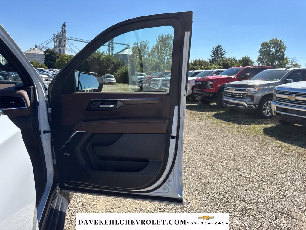 Used 2026 Chevrolet Tahoe High Country w/ Sun And Tow Package AWD/4WD image 43