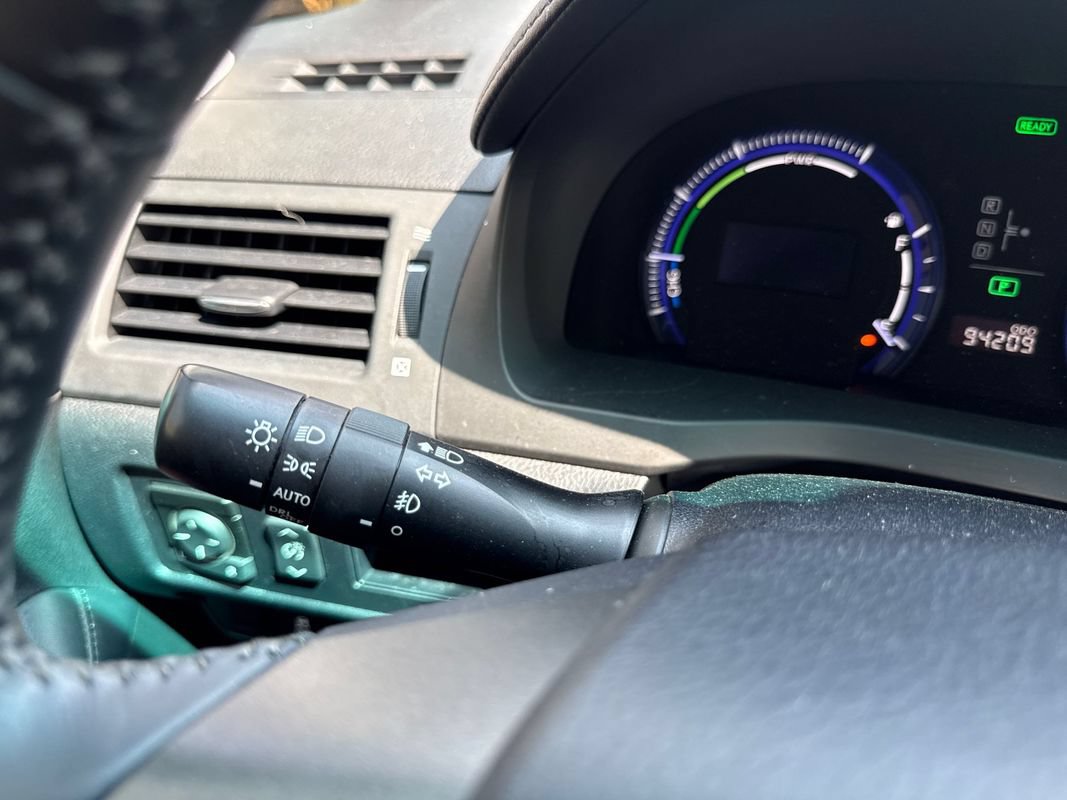 Used 2010 Lexus HS 250h Premium w/ Preferred Accessory Package FWD image 17