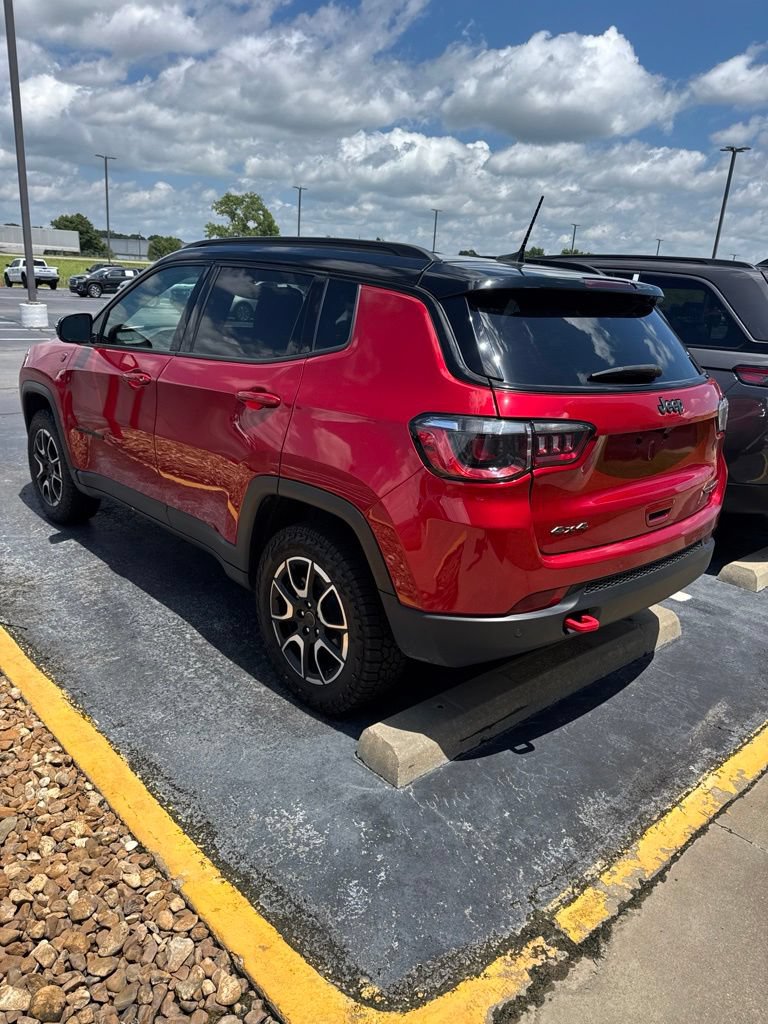 Used 2025 Jeep Compass Trailhawk AWD/4WD image 4