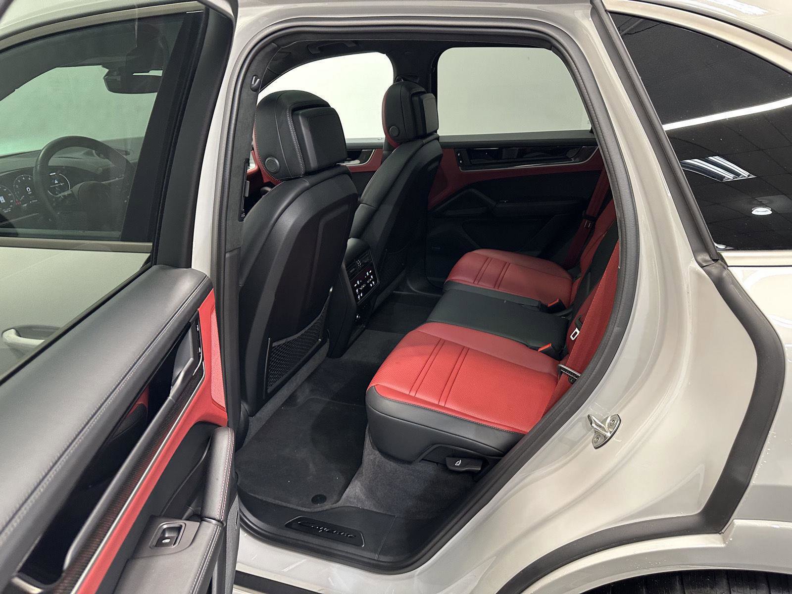 Certified 2025 Porsche Cayenne Turbo image 36