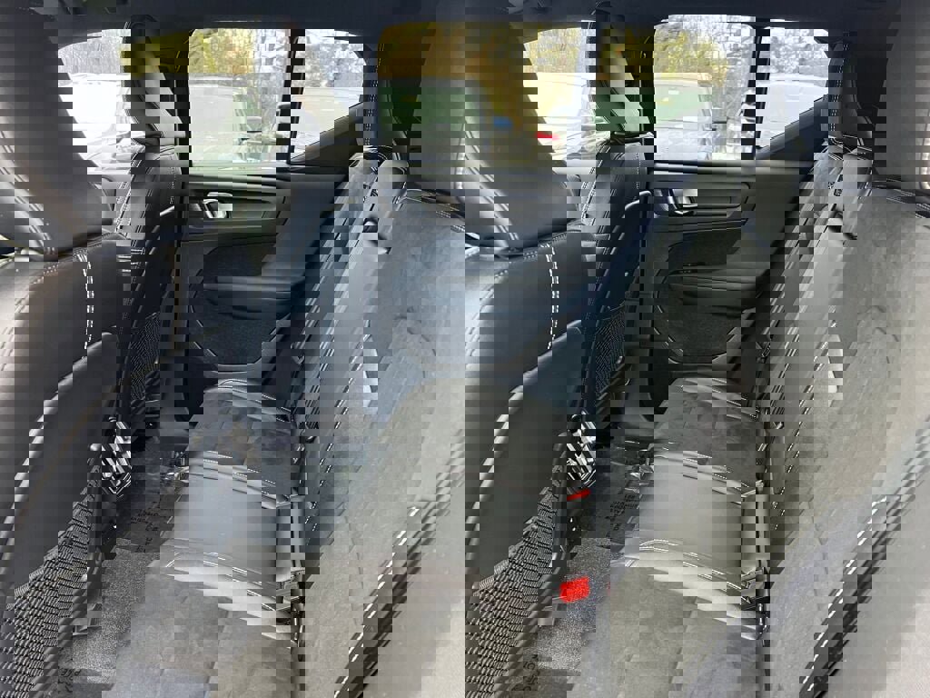 Used 2022 Volvo XC40 T5 R-Design w/ Advanced Package image 25