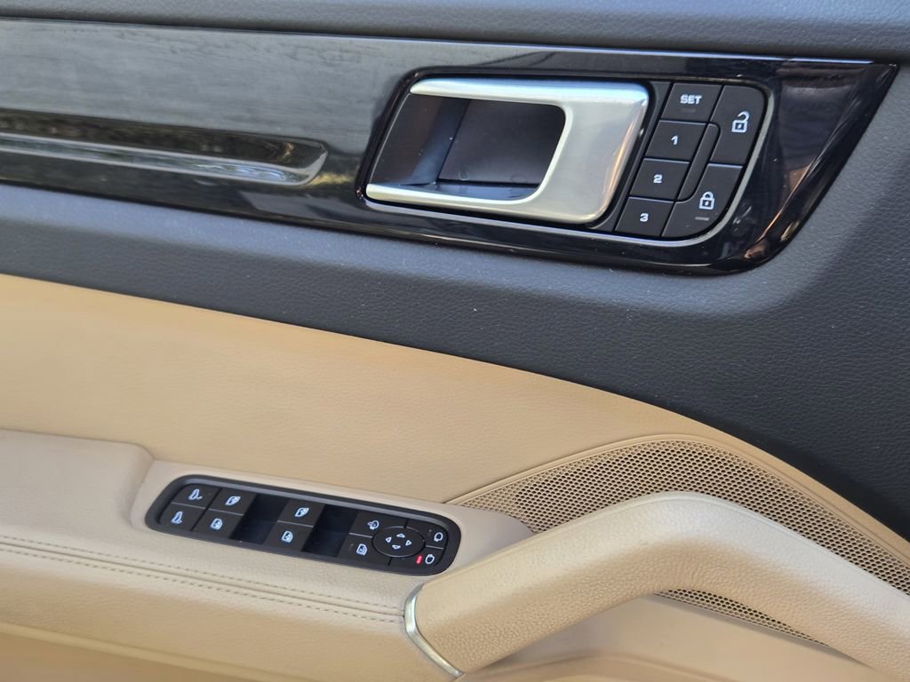 Used 2022 Porsche Cayenne image 27