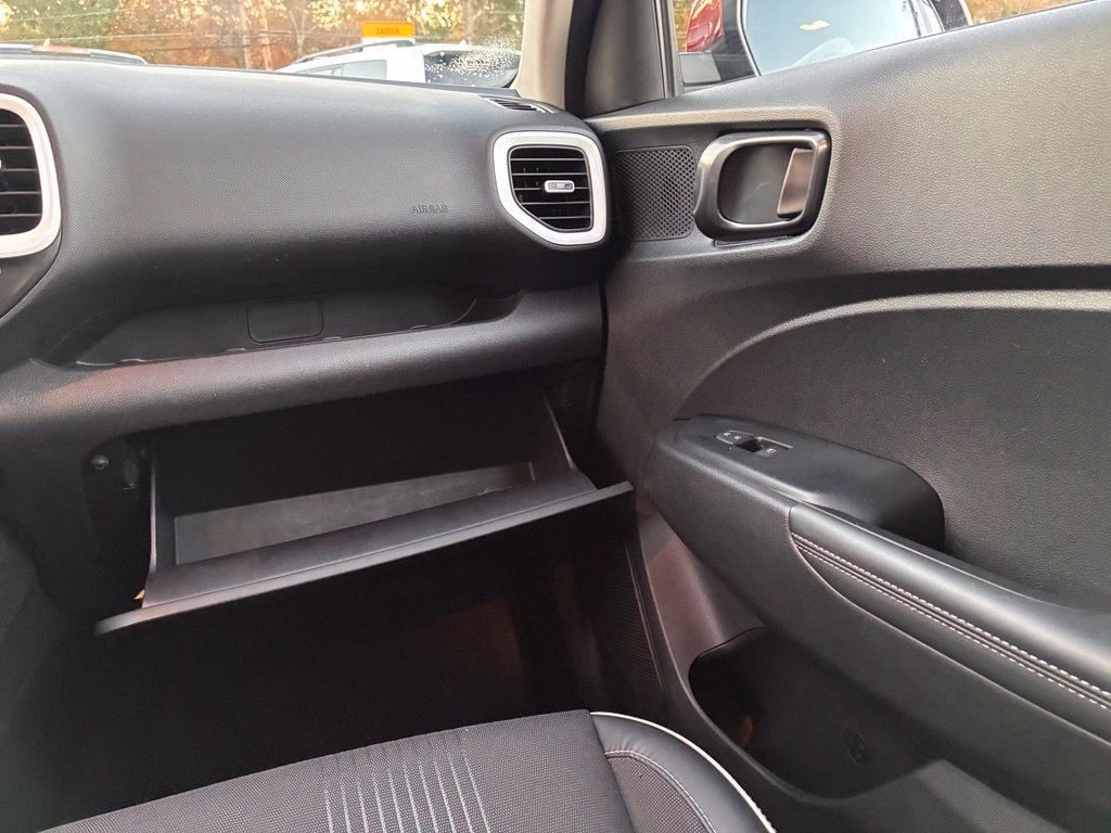 Certified 2024 Hyundai Venue Limited FWD image 40