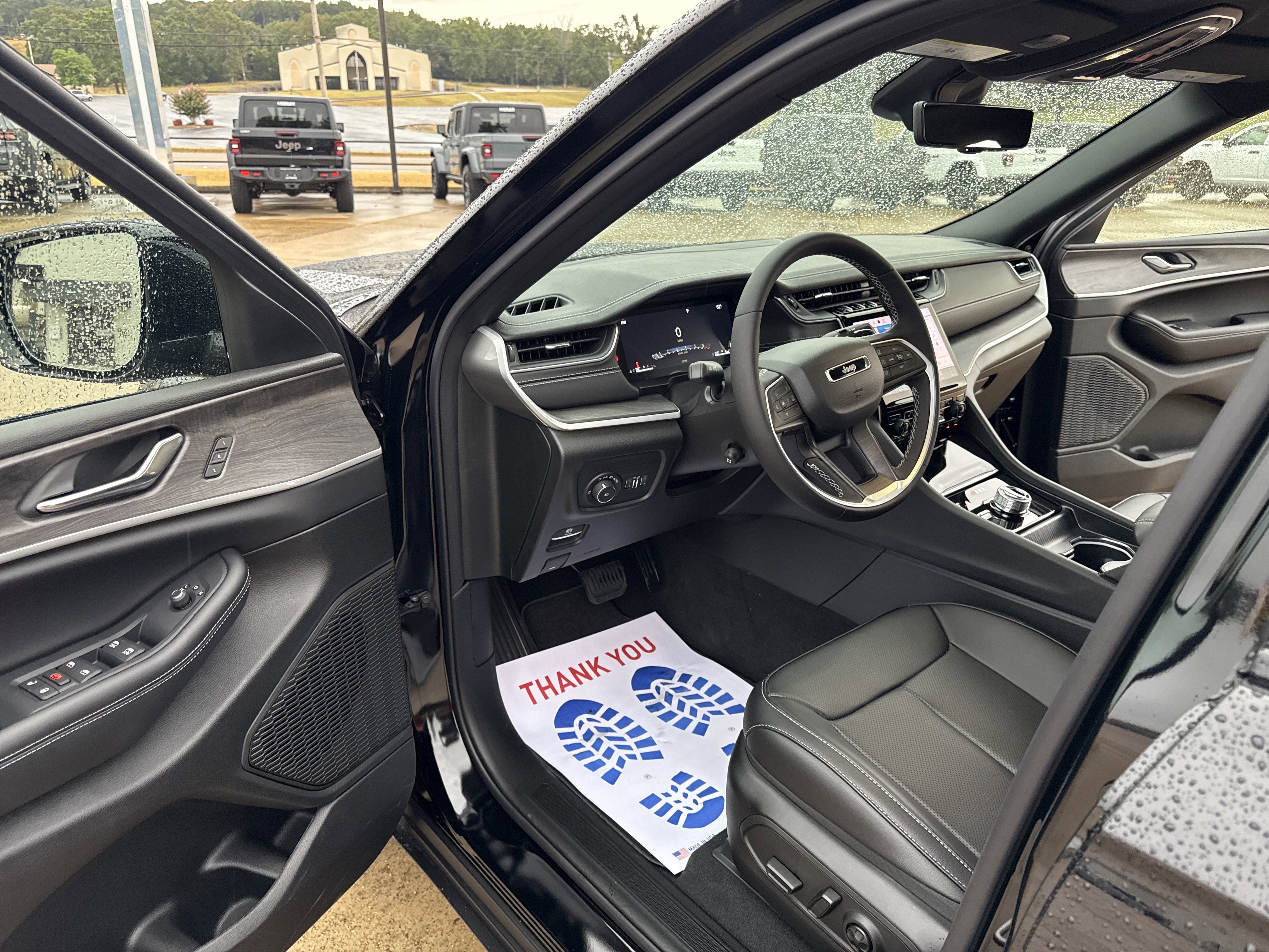 New 2025 Jeep Grand Cherokee Limited w/ Luxury Tech Group II image 12