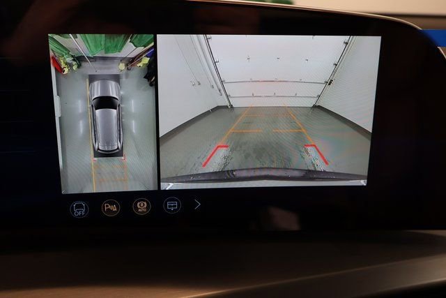 New 2026 Cadillac Vistiq Platinum image 24