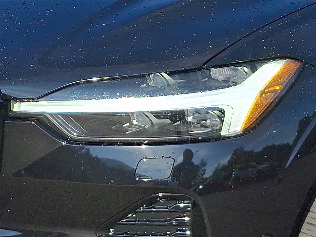 Used 2024 Volvo XC60 B5 Ultimate w/ Protection Package Premier image 9