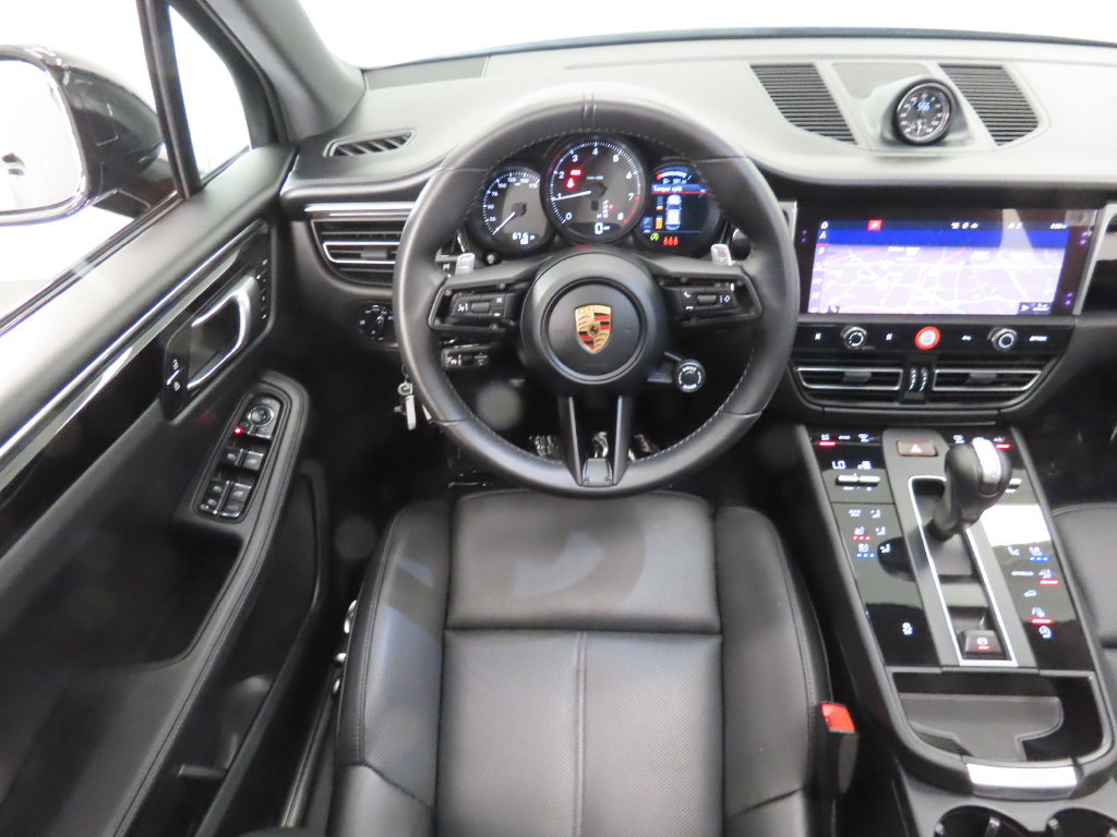 Certified 2026 Porsche Macan AWD/4WD image 15