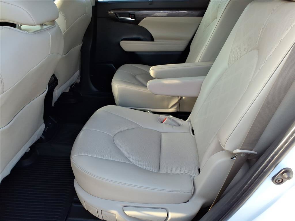 Used 2023 Toyota Highlander Platinum AWD/4WD image 7