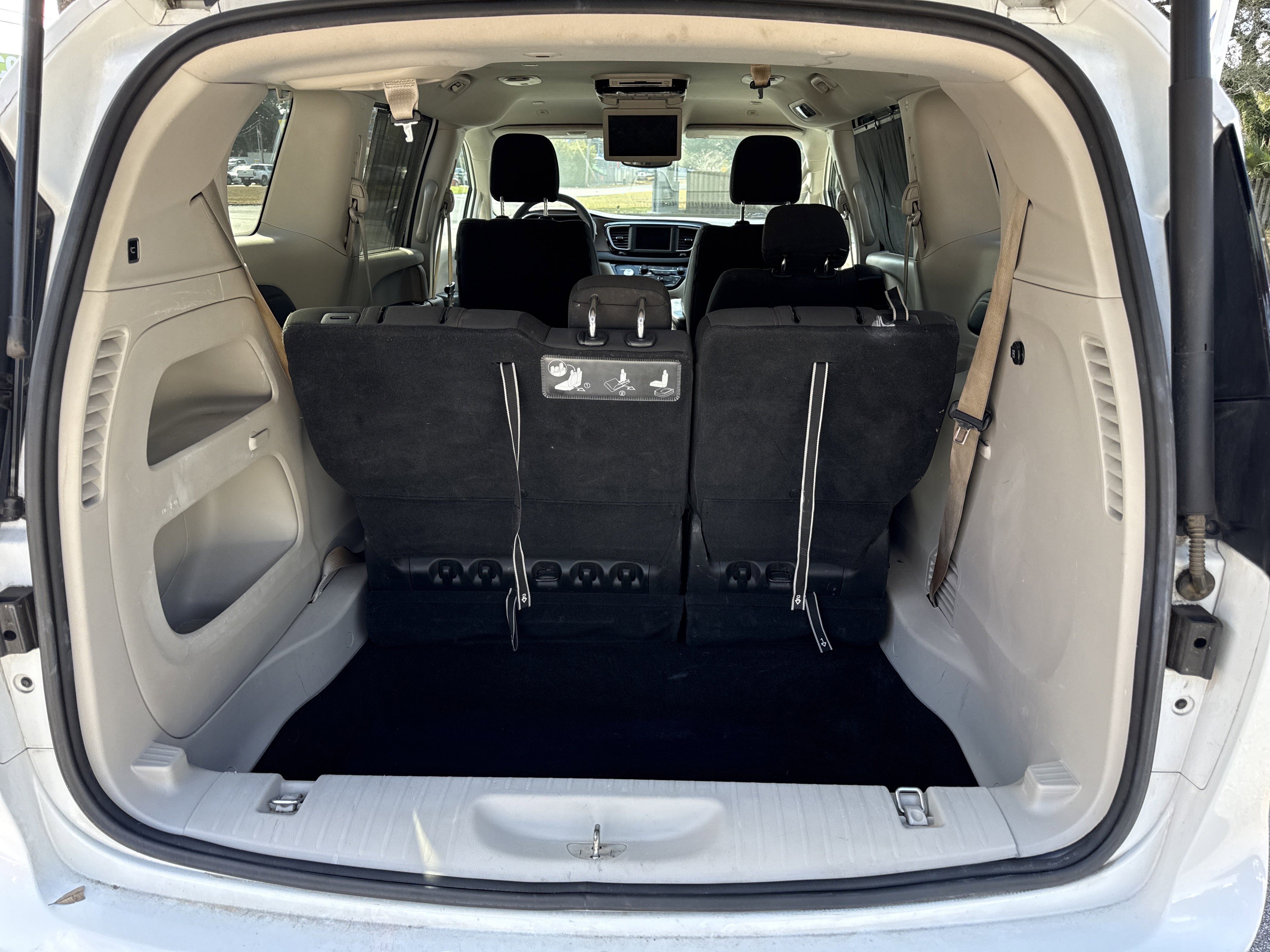 Used 2018 Chrysler Pacifica Touring Plus w/ Tire & Wheel Group image 22