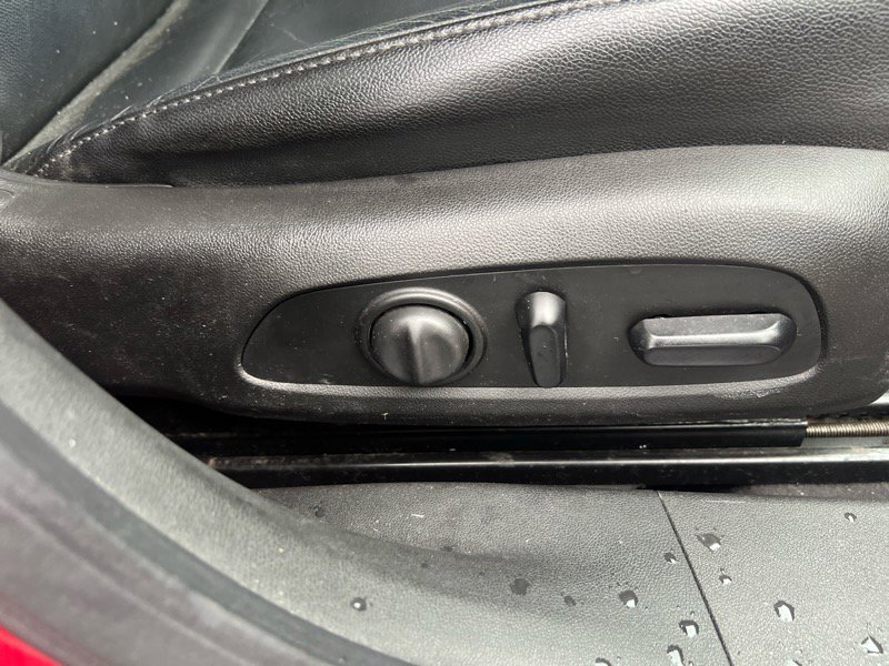 Used 2016 Chevrolet Malibu LT image 9