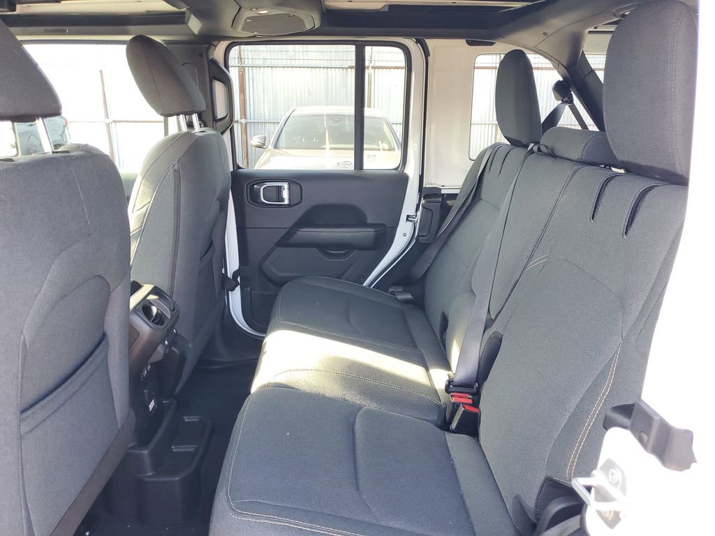 Used 2025 Jeep Wrangler Unlimited Sahara w/ Safety Group AWD/4WD image 9