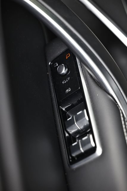 New 2024 Jaguar XF R-Dynamic SE AWD/4WD image 21