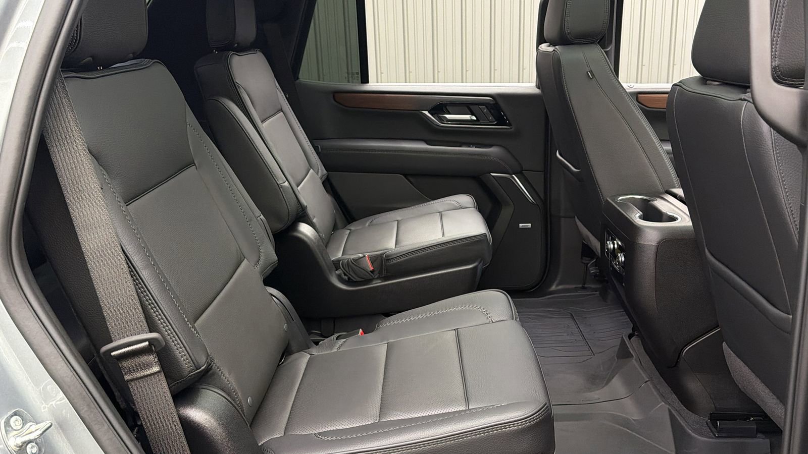 Used 2026 GMC Yukon Denali w/ Sun & Power Step Package AWD/4WD image 38
