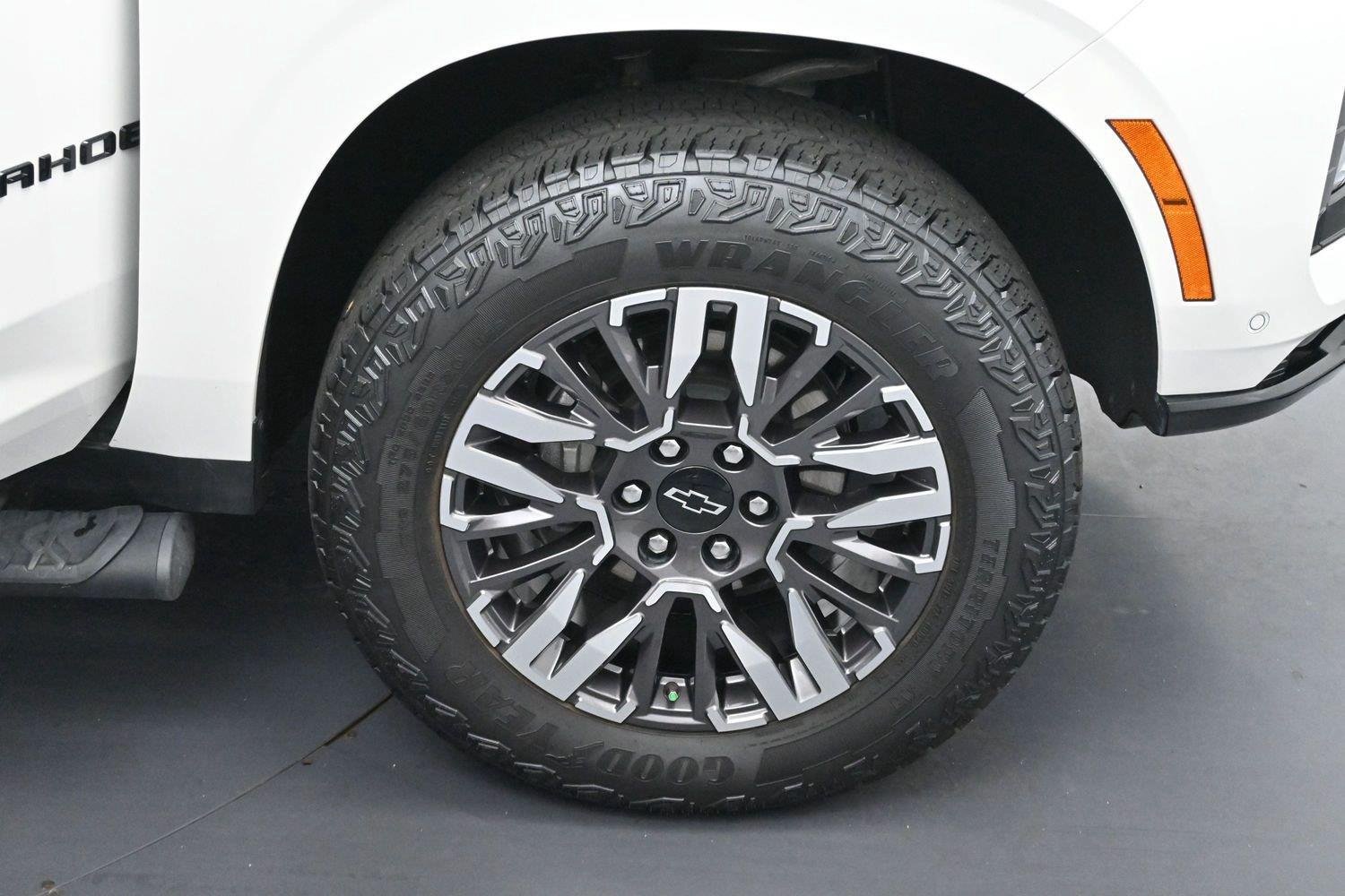 Used 2025 Chevrolet Tahoe Z71 w/ Z71 Off-Road Package AWD/4WD image 34