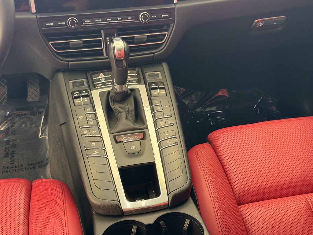 Certified 2021 Porsche Macan S AWD/4WD image 18