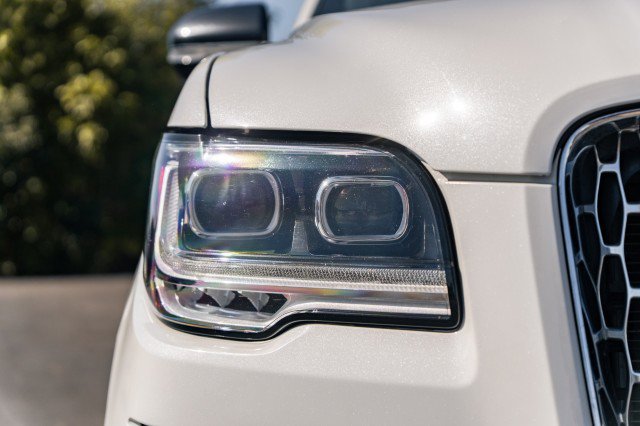 Used 2022 Lincoln Navigator Reserve image 10