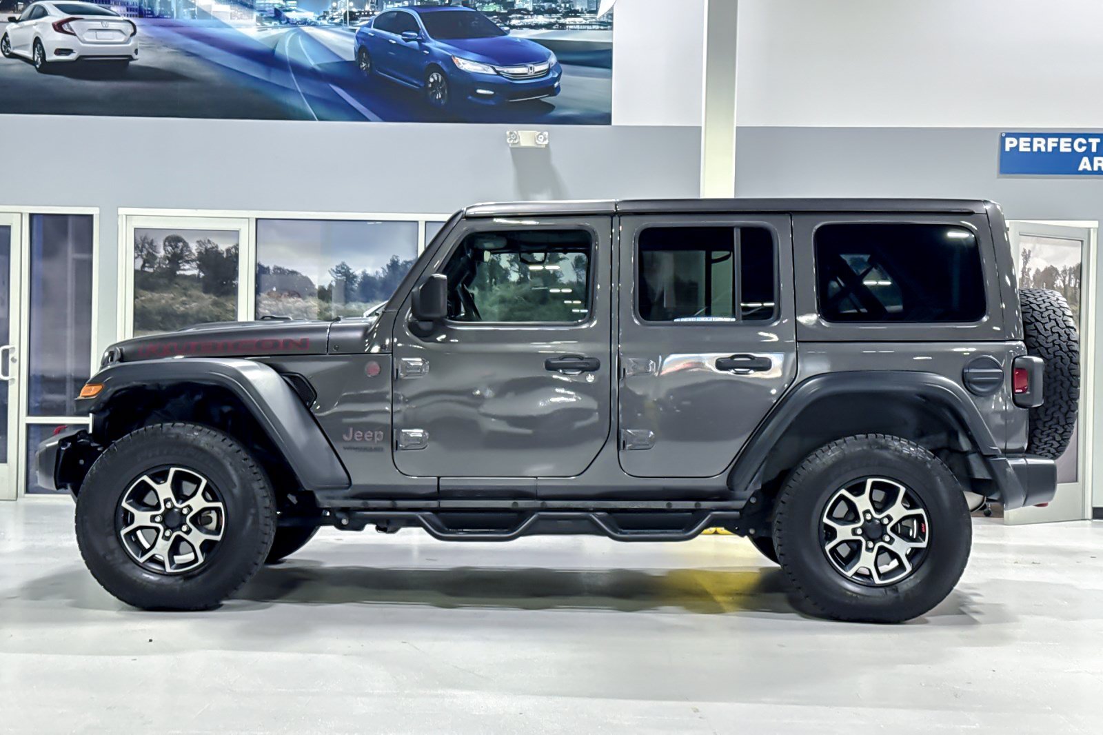 Used 2018 Jeep Wrangler Unlimited Rubicon AWD/4WD image 2