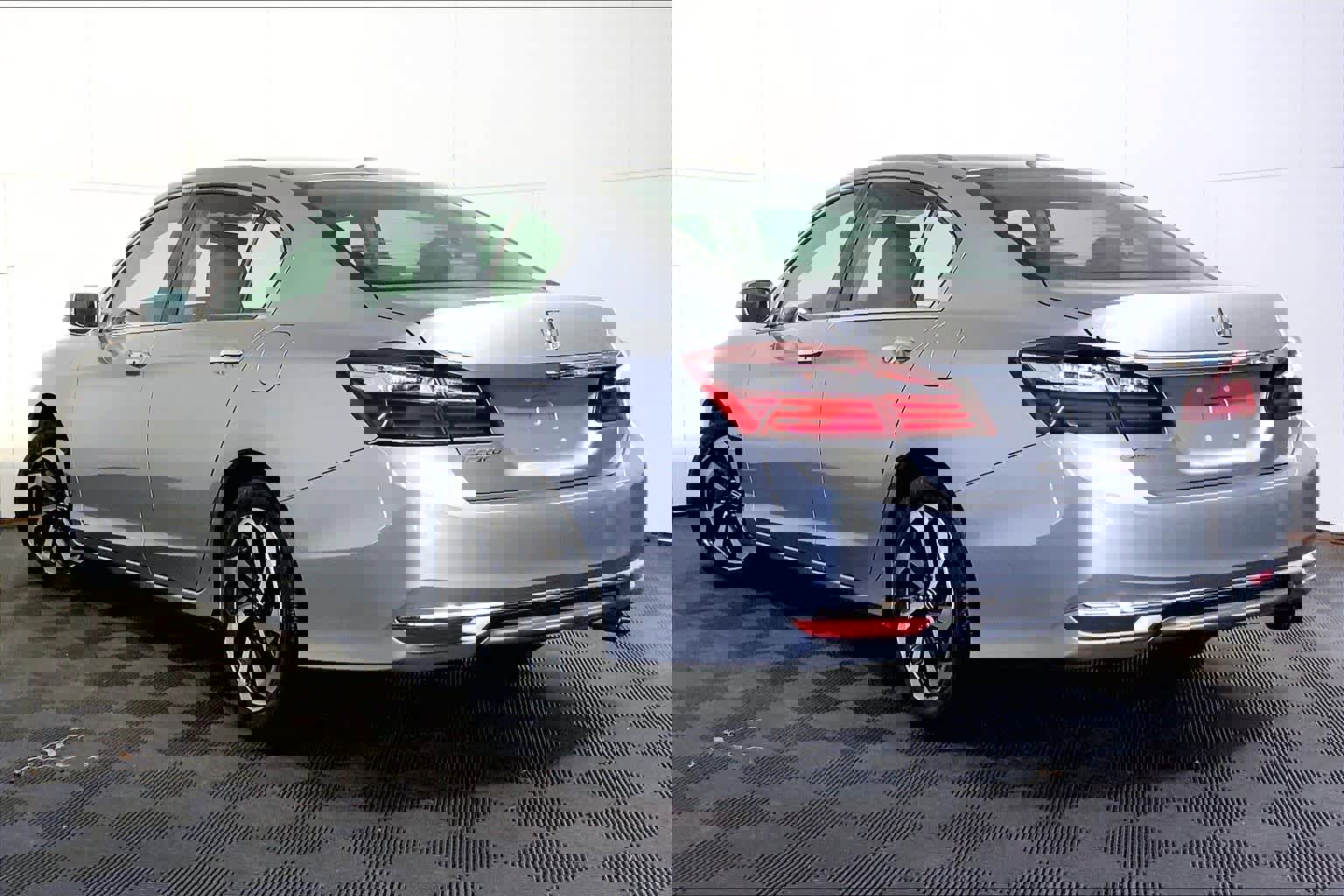 Used 2017 Honda Accord EX-L image 3