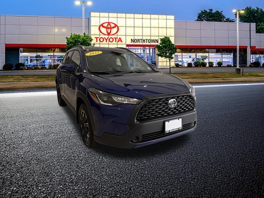 Used 2022 Toyota Corolla Cross LE AWD/4WD image 4