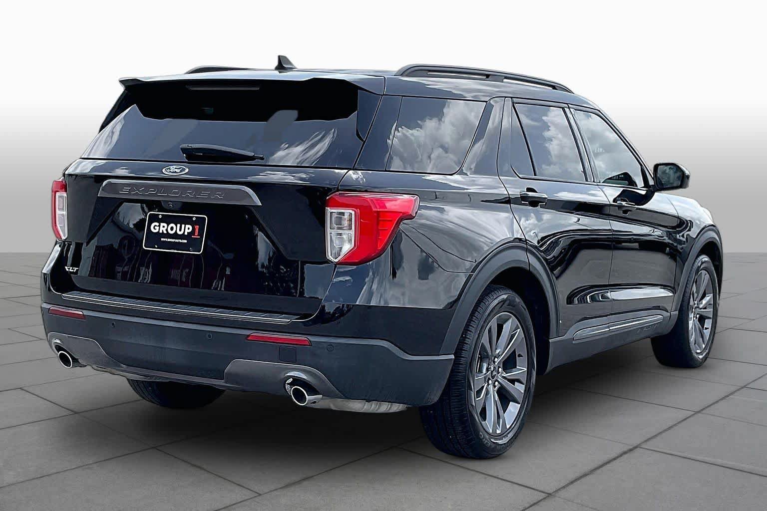Used 2023 Ford Explorer XLT w/ Equipment Group 202A RWD image 13