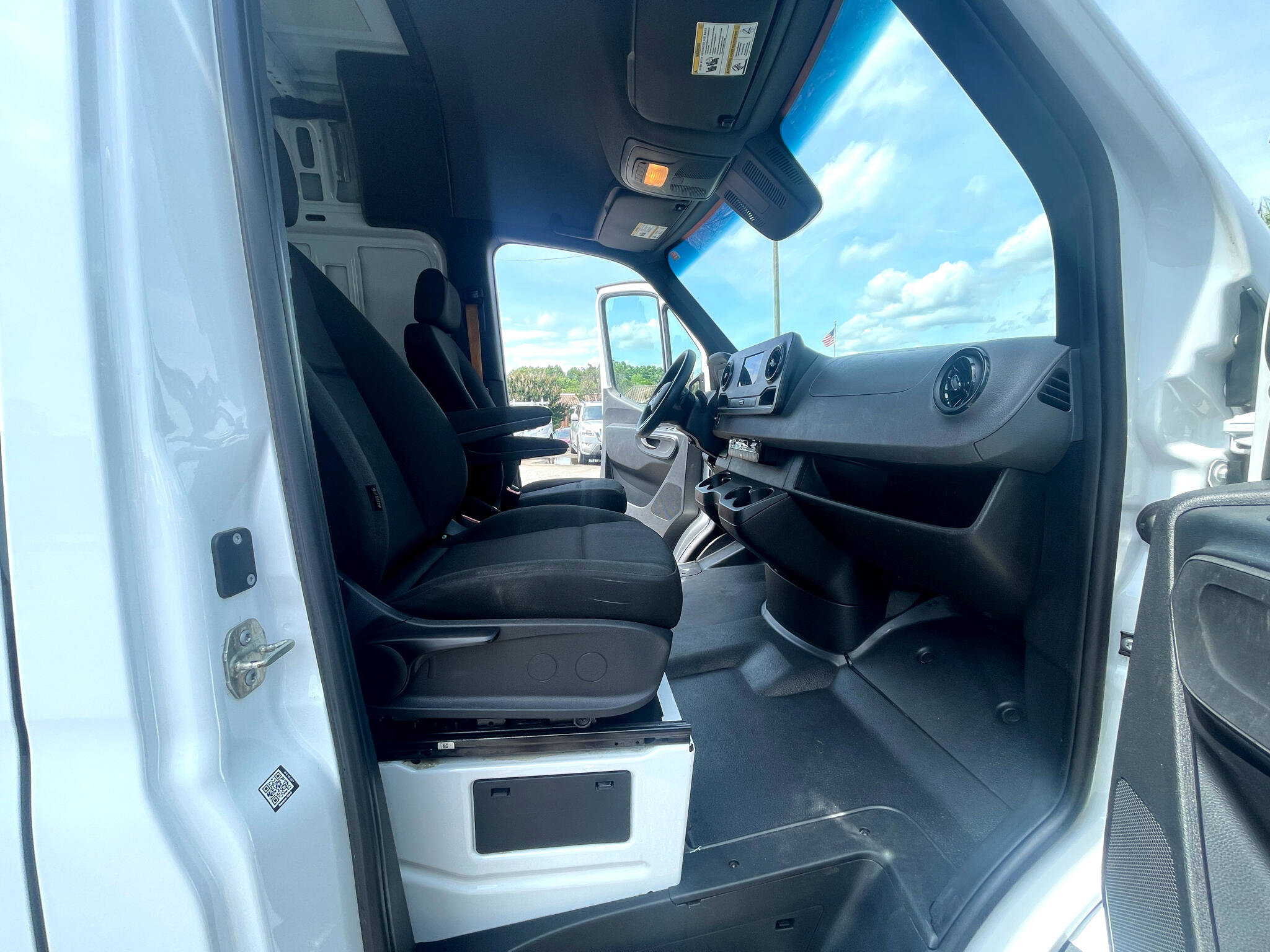 Used 2023 Mercedes-Benz Sprinter 2500 image 20