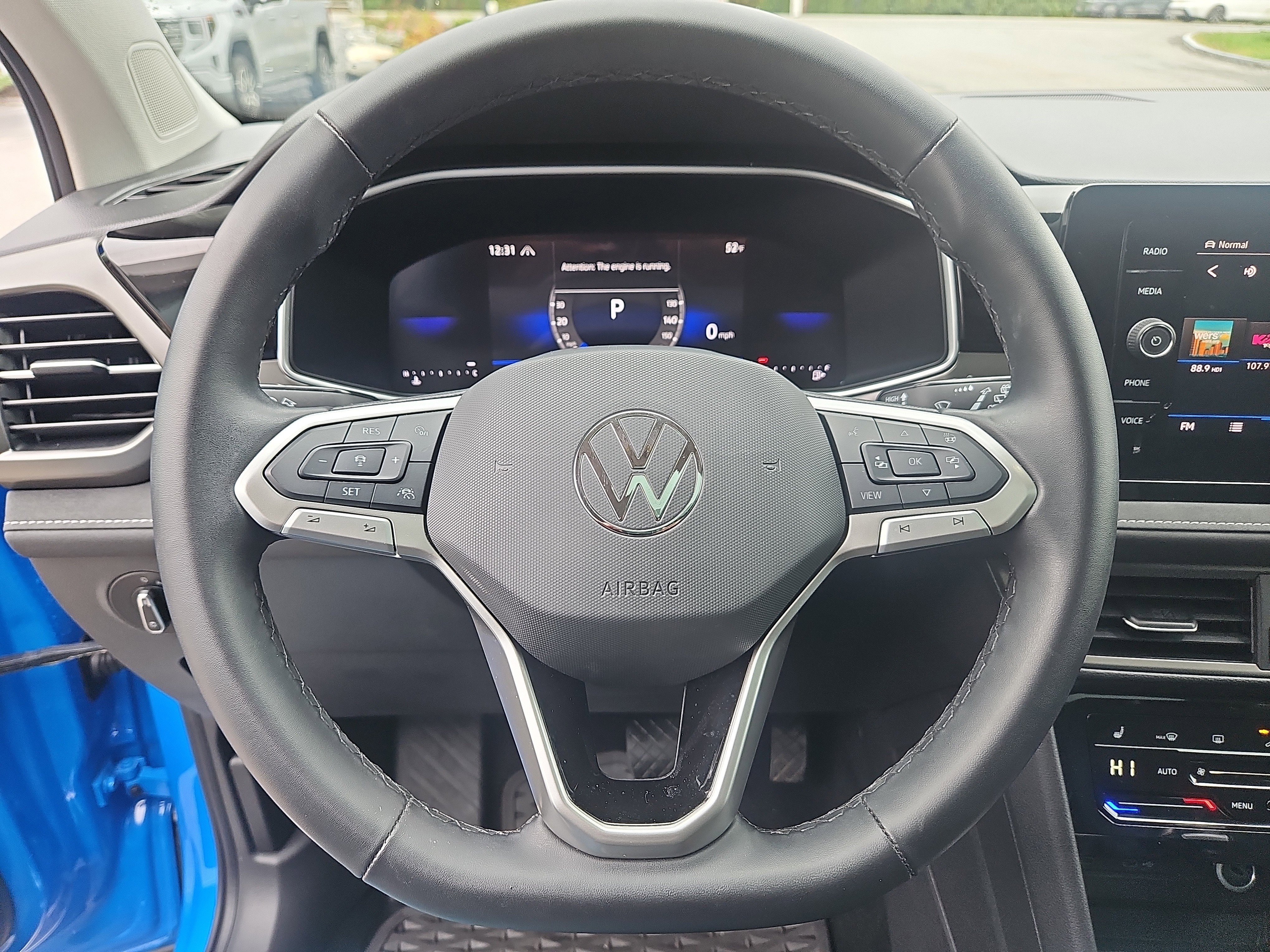 Certified 2025 Volkswagen Taos SE image 22