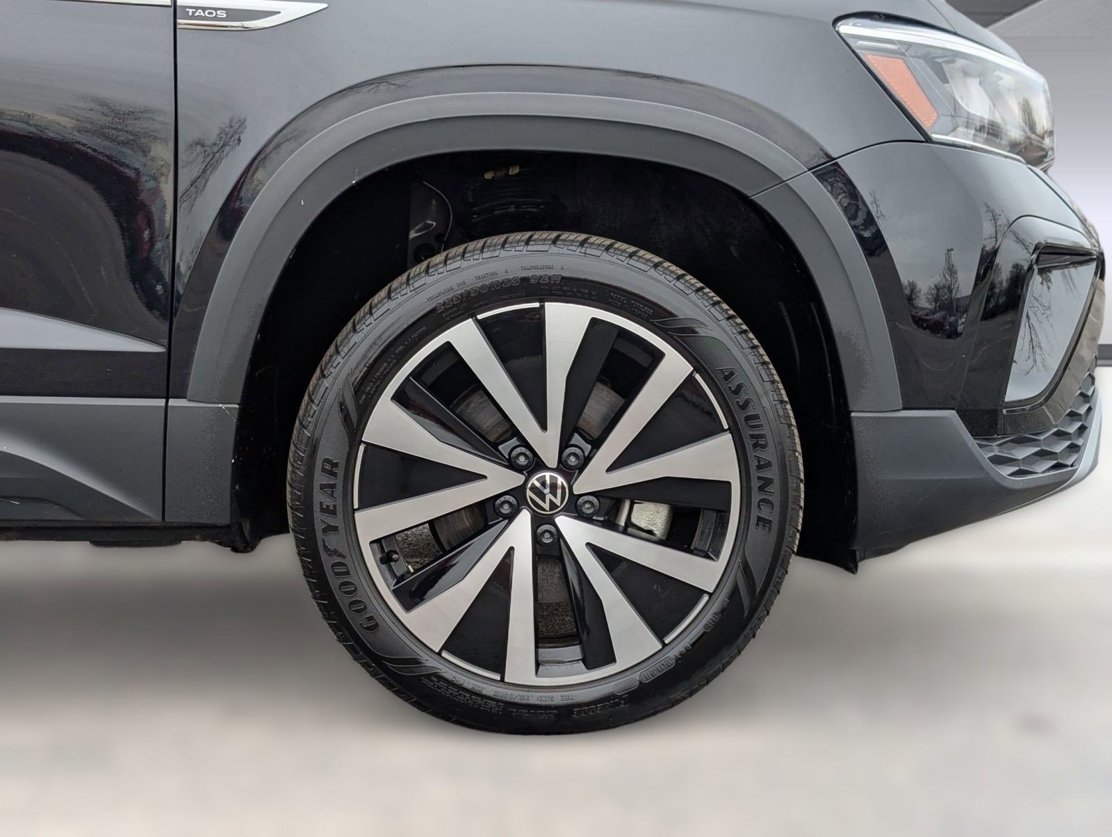 Used 2024 Volkswagen Taos SE image 12