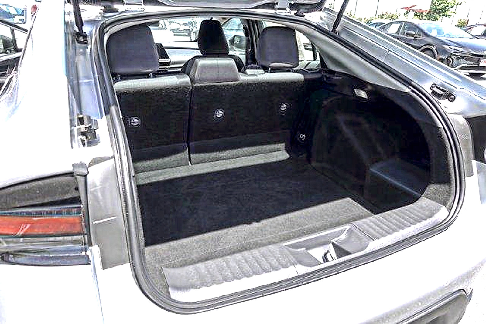 Used 2024 Toyota Prius LE FWD image 25