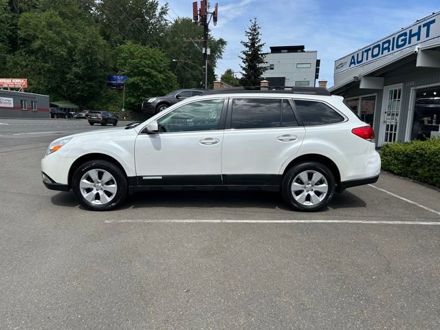 Used 2010 Subaru Outback 2.5i Premium AWD/4WD image 8